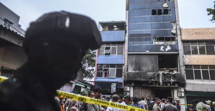 ইন্দোনেশিয়ায় অফিস ভবনে অগ্নিকাণ্ডে কমপক্ষে ২২ জনের মৃত্যু