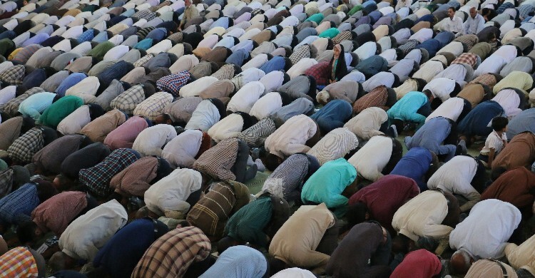 যে তিনটি আমল নামাজকে পরিপূর্ণ করে