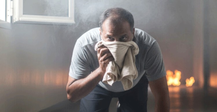 আগুন লাগলে ধোঁয়া থেকে নিজেকে রক্ষা করার কৌশল