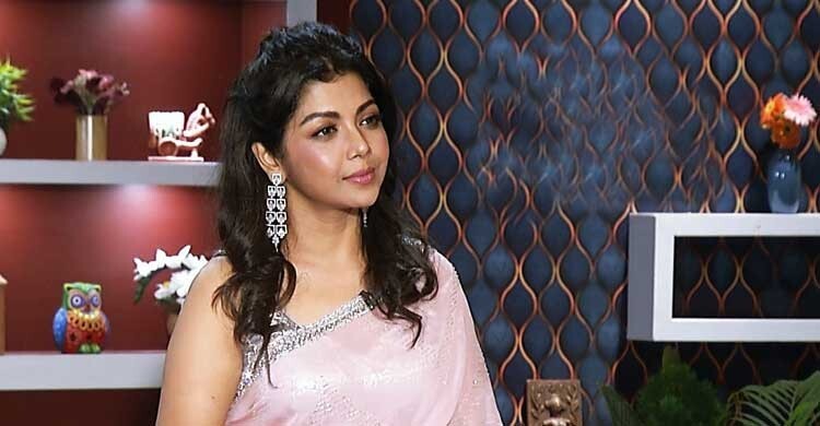 ফুচকাওয়ালা থেকে করপোরেট অফিস … প্রচুর টেক্সট আসে