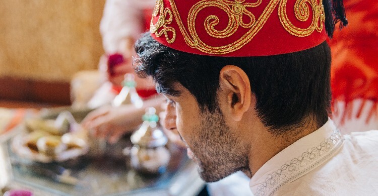 বিয়ের আগে বর-কনের উপহার বিনিময় করা কি জায়েজ?