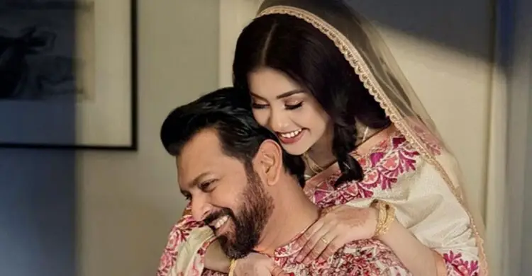 ‘খান’ পদবি বাদ দিলেন রোজা, ইনস্টাগ্রাম থেকে মুছে গেল তাহসানের সব স্মৃতি