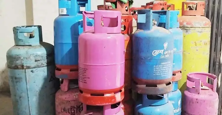 রসিদ চাইলে গ্যাস সিলিন্ডার ‘নেই’