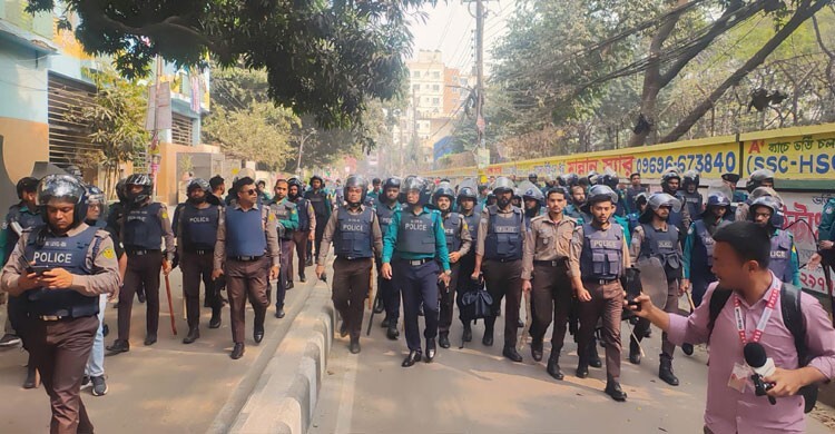 ঢাকা কলেজ-আইডিয়াল কলেজ শিক্ষার্থীদের সংঘর্ষ