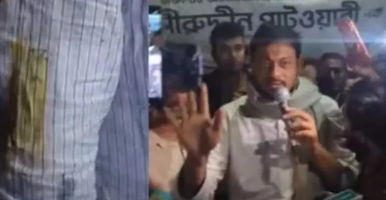 নাসীরুদ্দীন পাটওয়ারীর গণসংযোগে ডিম নিক্ষেপ