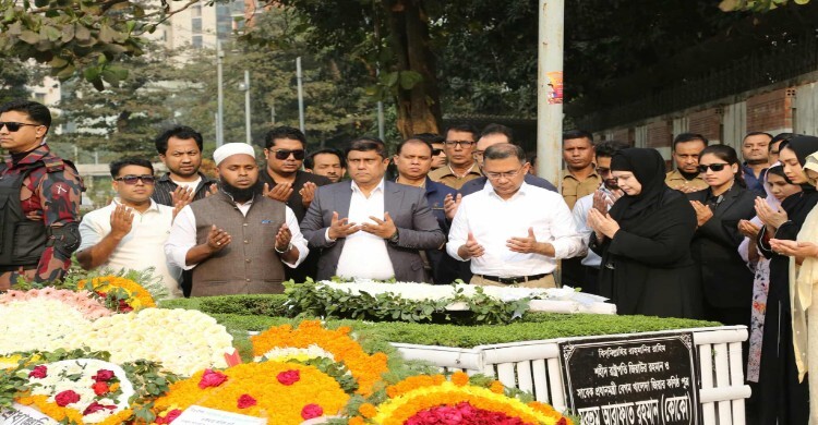 পরিবারের সদস্যদের নিয়ে কোকোর কবর জিয়ারত করলেন তারেক রহমান
