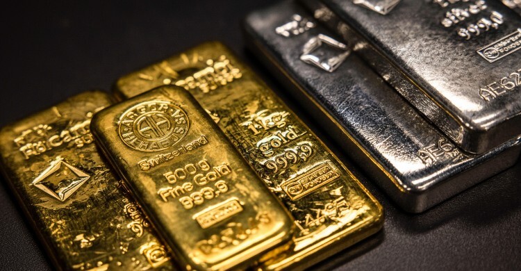 প্রথমবার ১০০ ডলার ছাড়ালো রুপা, সোনার দাম ৫০০০ ডলার ছুঁইছুঁই