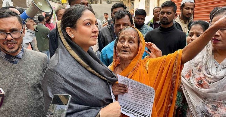 স্বামীর জন্য ভোট চেয়ে মাঠে ববি হাজ্জাজের স্ত্রী রাশনা ইমাম