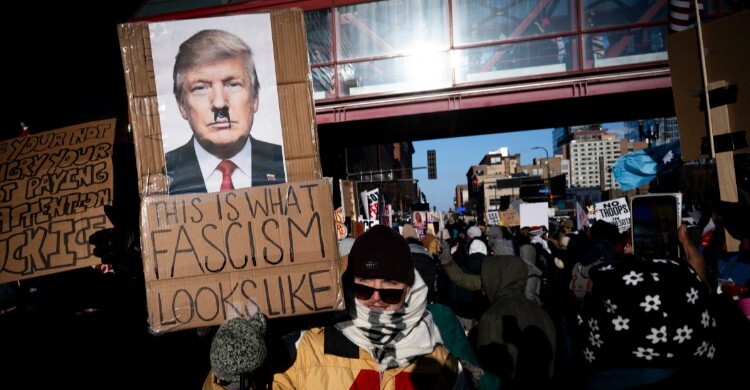 মিনিয়াপোলিসে ট্রাম্প প্রশাসনের অভিযানে ‘ফ্যাসিবাদের’ ছায়া