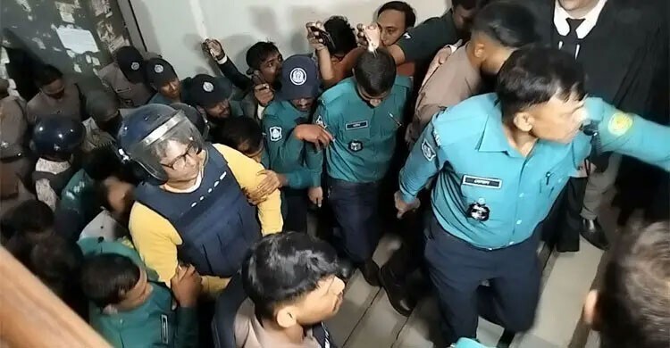 দুর্নীতির মামলায় গ্রেফতার দেখানো হয়েছে আনিস আলমগীরকে