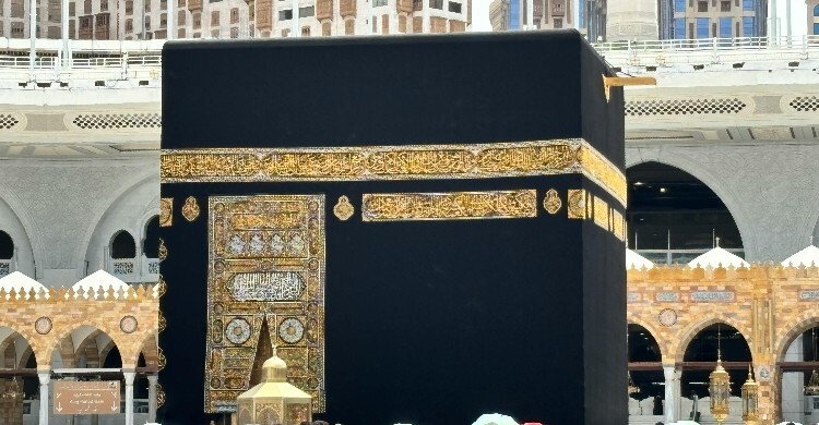 মৃত বাবা-মায়ের জন্য ওমরাহ করা যাবে কি?