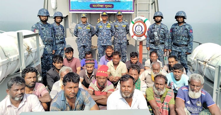 সাগরে ভাসছিলেন ২০ জেলে, উদ্ধার করলো নৌবাহিনী