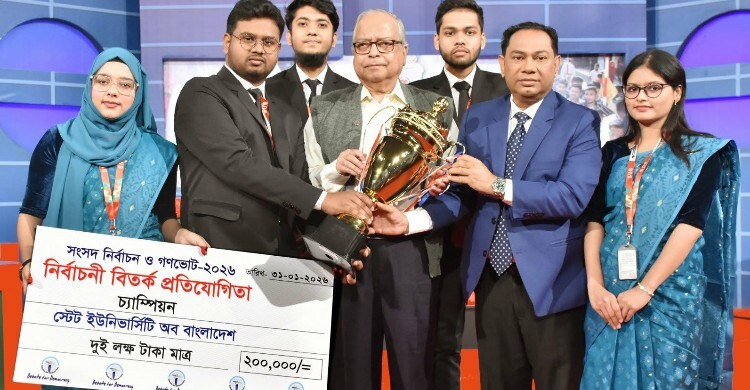 ক্ষমতার মোহে শেখ হাসিনা রাজনৈতিক দুর্বৃত্তে পরিণত হয়েছিল