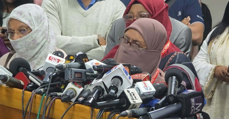 প্রথমবারের মতো সিইসির সঙ্গে জামায়াতের নারী নেত্রীদের বৈঠক