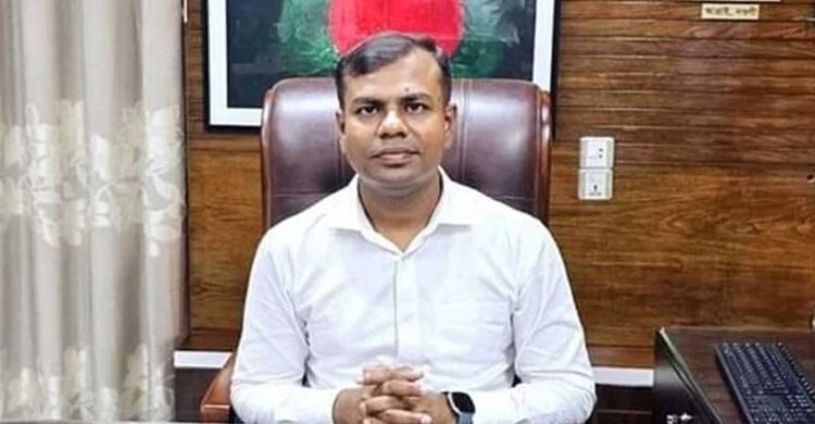 চাচাকে বাবা সাজিয়ে মুক্তিযোদ্ধা কোটায় চাকরি, সেই‌ কর্মকর্তা বরখাস্ত