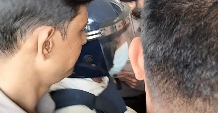 আত্মসমর্পণ করা একমাত্র আসামি খোরশীদের ২ বছরের কারাদণ্ড