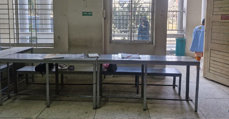 শেষ সময়ে অলস সময় কাটালেন কর্মকর্তা-পোলিং এজেন্টরা