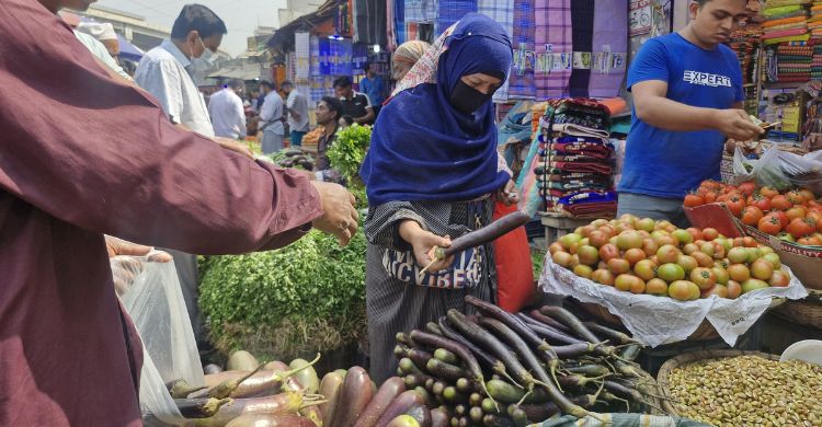 রোজায় মুরগির দাম বাড়লো কেজিতে ২০ থেকে ১০০ টাকা