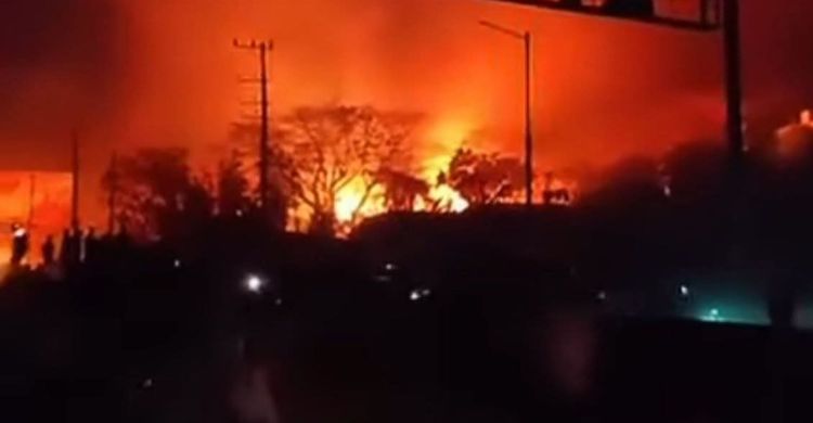 কক্সবাজারে এলপি গ্যাস পাম্পে ভয়াবহ অগ্নিকাণ্ড