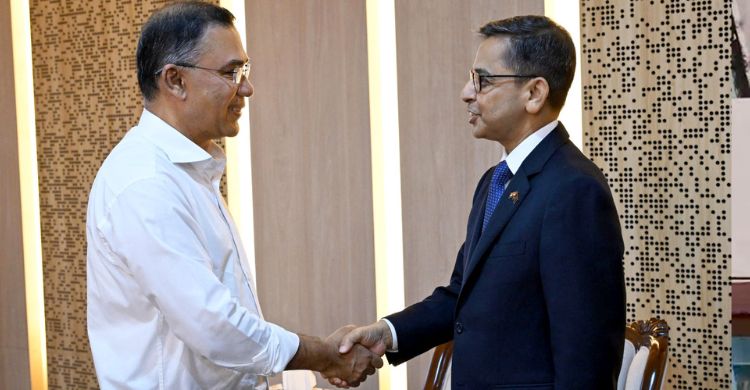প্রধানমন্ত্রীর সঙ্গে ভারতীয় হাইকমিশনার প্রণয় ভার্মার বিদায়ী সাক্ষাৎ