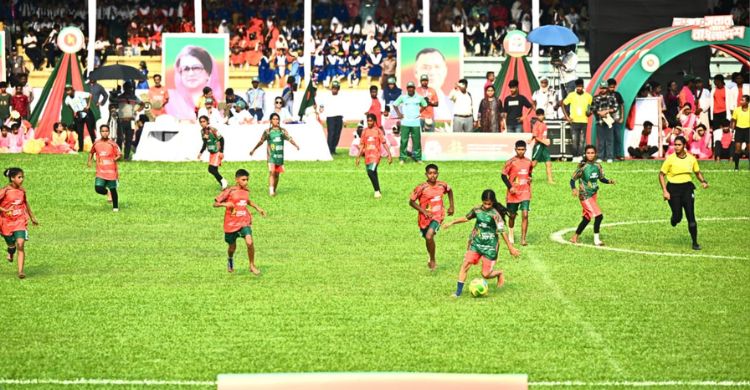 প্রাথমিকের ফুটবল টুর্নামেন্টের চূড়ান্ত পর্বে যোগ দিলেন প্রধানমন্ত্রী
