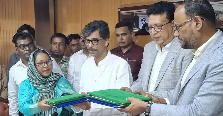 বিএলআরআই উদ্ভাবিত প্রাণীর রোগ প্রতিরোধী দুটি ভ্যাকসিন হস্তান্তর