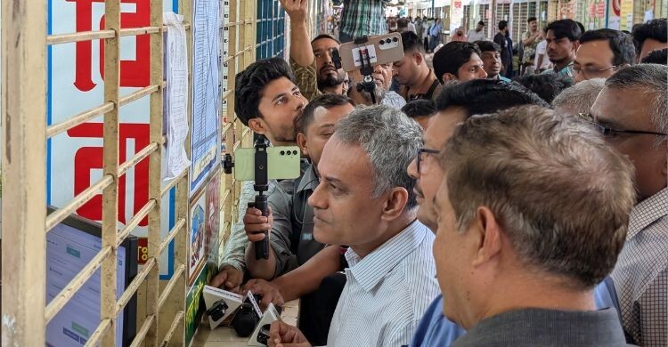 ঈদযাত্রায় অতিরিক্ত ভাড়া আদায়ের অভিযোগ ‘বিচ্ছিন্ন’ দাবি সেতুমন্ত্রীর