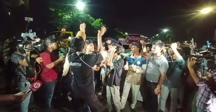 বুধবার রুটিন অনুযায়ী ৫৯ জেলায় এইচএসসি পরীক্ষা হবে