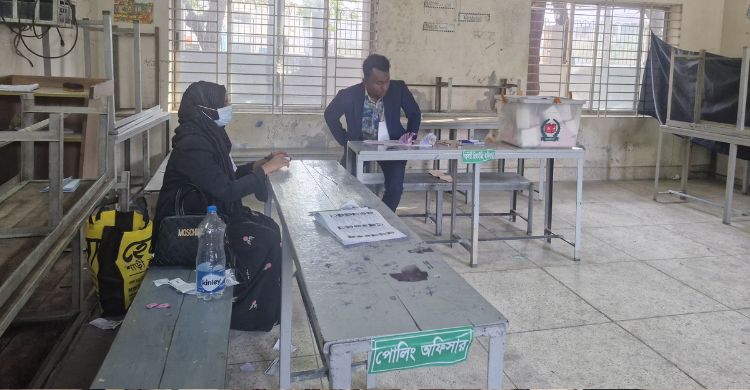 শেষ সময়ে অলস সময় কাটালেন কর্মকর্তা-পোলিং এজেন্টরা