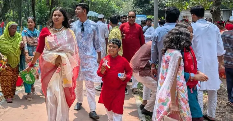 রমনা পার্কে বর্ষবরণের বর্ণিল আয়োজন