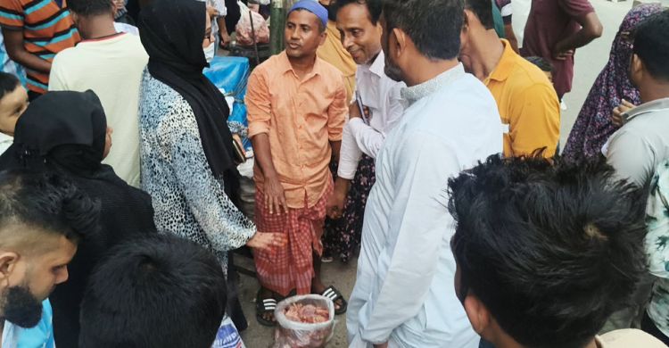 ঈদের আনন্দকে পূর্ণতা দিতে মাংসের হাটে