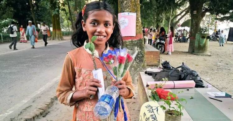 ভাংড়ি মামা: যেখানে প্লাস্টিক বর্জ্যের বদলে মিলছে চারাগাছ