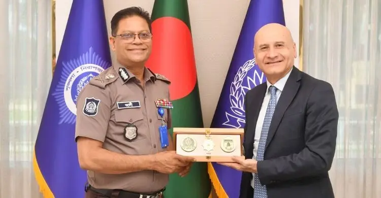 আইজিপির সঙ্গে সৌজন্য সাক্ষাৎ করলেন ইতালির রাষ্ট্রদূত