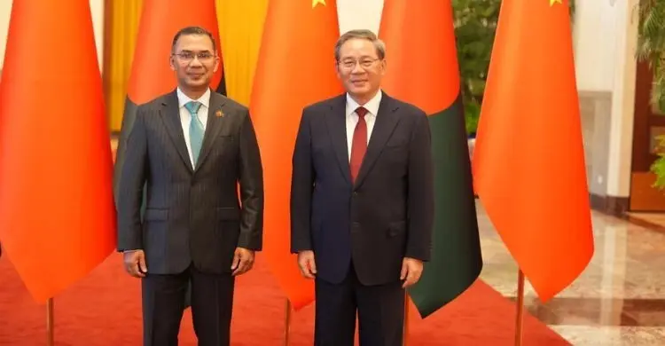 গ্রেট হলে তারেক রহমানকে উষ্ণ অভ্যর্থনা লি কিয়াংয়ের