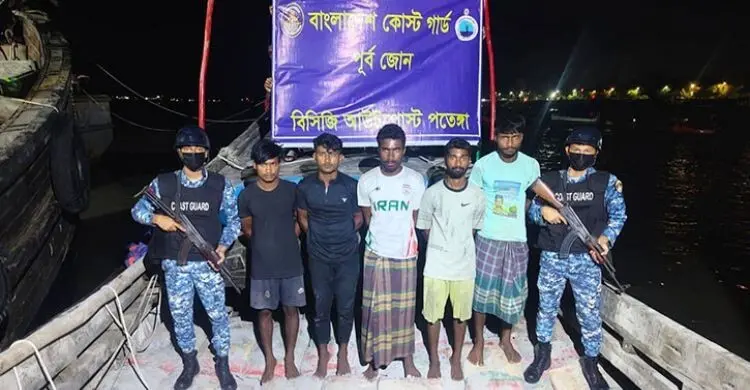 মিয়ানমারে পাচার হতে যাওয়া ৬০০ বস্তা সিমেন্ট জব্দ, আটক ৫