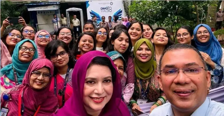 প্রধানমন্ত্রীকে দেখে স্লোগান ‘ডিএমসির দুলাভাই, ডিএমসিতে স্বাগতম’