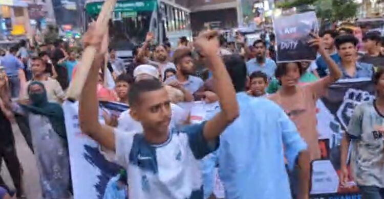 রামিসা হত্যার বিচার দাবিতে মিরপুরে সড়ক অবরোধ, বিক্ষোভ