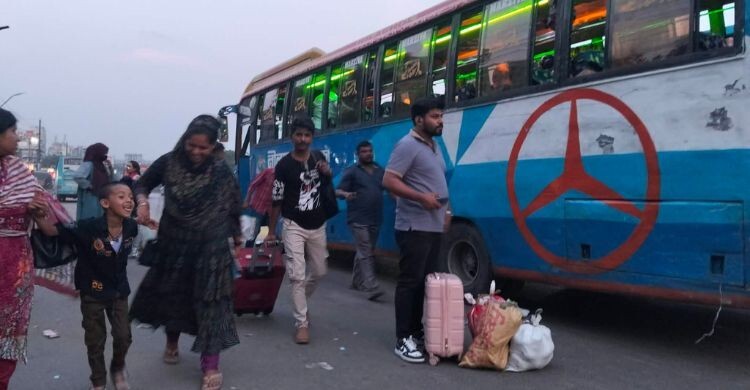 আসন খালি নিয়ে ফিরছে দূরপাল্লার বাস, গাবতলীতে নেই ফিরতি মানুষের চাপ 