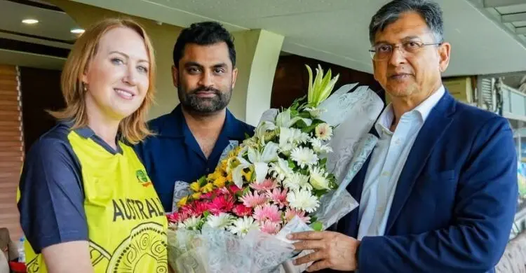 বাংলাদেশ-অস্ট্রেলিয়া ম্যাচে দেখতে স্টেডিয়ামে স্ব