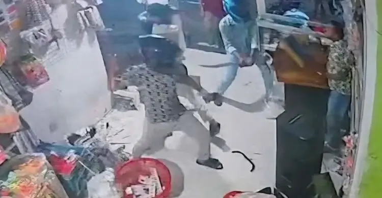 পল্লবীতে দোকানে ঢুকে হামলার পর ৫০ লাখ টাকা চাঁদা দাবির ঘটনায় মামলা