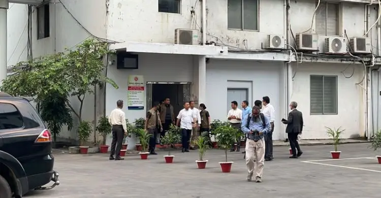 কৃষি মন্ত্রণালয় পরিদর্শন শেষে হেঁটে নিজ কার্যালয়ে ফিরলেন প্রধানমন্ত্রী