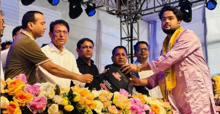 জমকালো আয়োজনে নবীনদের বরণ করে নিলো জবি ছাত্রদল
