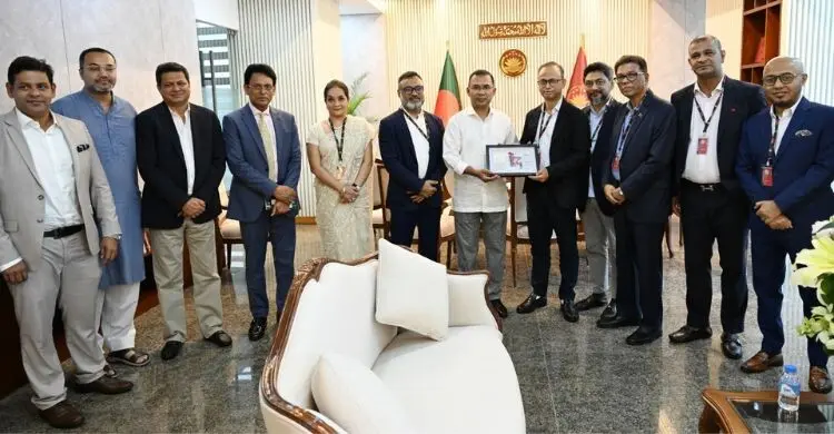 প্রধানমন্ত্রীর সঙ্গে পোশাকশিল্প নেতাদের সাক্ষাৎ