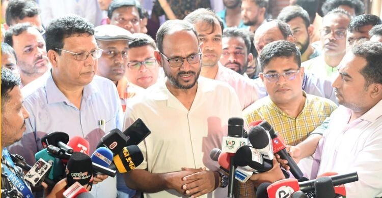দেশীয় খামারিদের স্বার্থ রক্ষায় সীমান্তে নজরদারি জোরদার করা হয়েছে