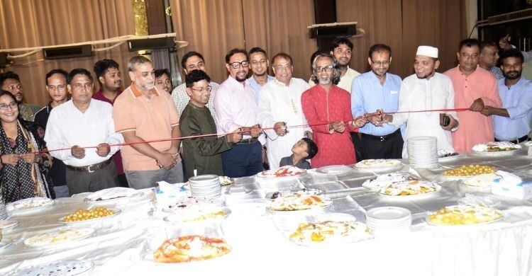 চট্টগ্রামে সাংবাদিকদের ফল উৎসব