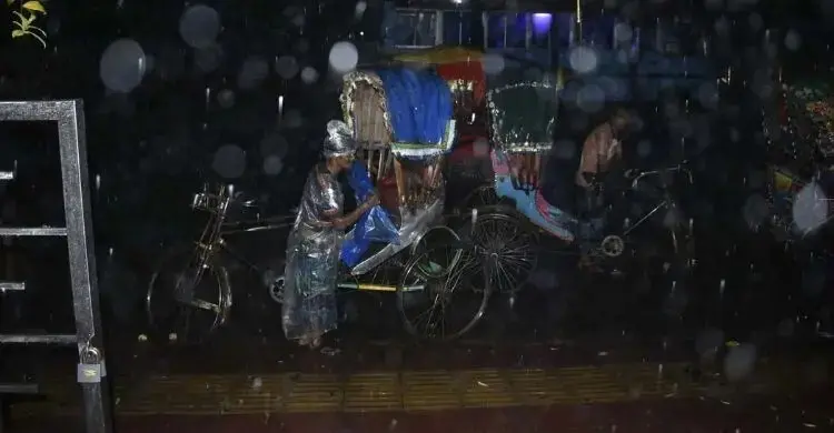 রাত ১টার মধ্যে ঢাকায় হালকা বৃষ্টি হতে পারে