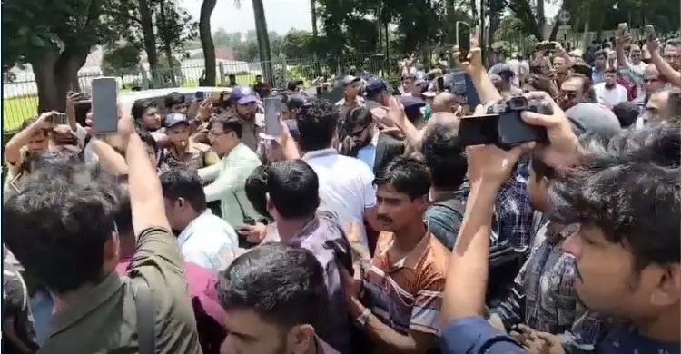 জিয়া উদ্যানে শ্রদ্ধা শেষে রাষ্ট্রপতি চলে যেতেই নেতাকর্মীদের হাতাহাতি