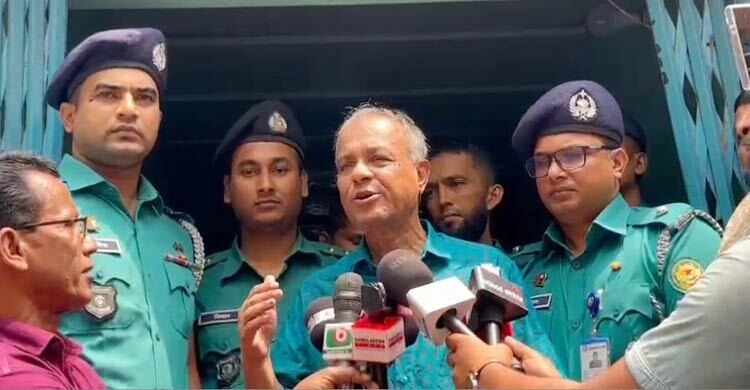 নিজস্ব ভবনে স্থানান্তর হবে রাজধানীর থানাগুলো: স্বরাষ্ট্র উপদেষ্টা