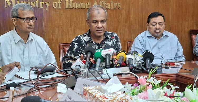 আরাকান আর্মি বেঁচে আছে মাদক বিক্রির ওপর: স্বরাষ্ট্র উপদেষ্টা