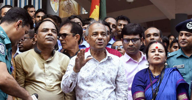 দুর্গাপূজা ঘিরে কোনো ধরনের হামলার হুমকি নেই: স্বরাষ্ট্র উপদেষ্টা